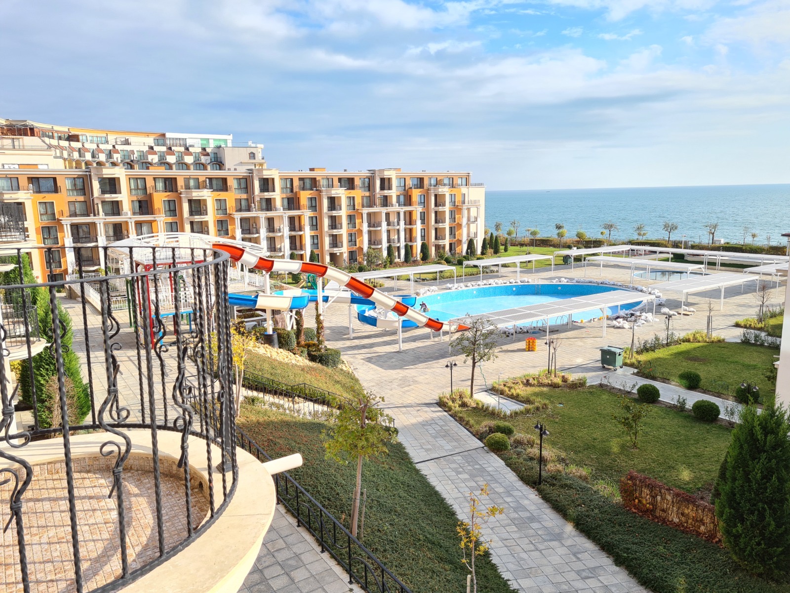 Exteriér apartmánového komplexu BG Premier Fort, Sveti Vlas, Bulharsko